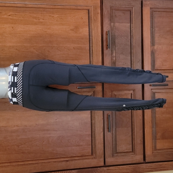 Lululemon - Picture 4 of 8